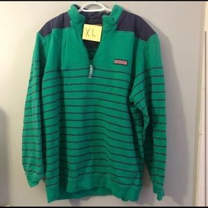 Vineyard vines pull over